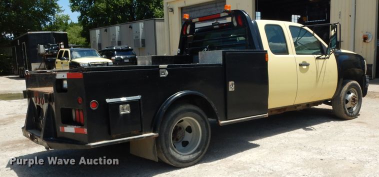 image for item DG6827 2009 Chevrolet Silverado 3500  Ext. Cab flatbed pickup truck