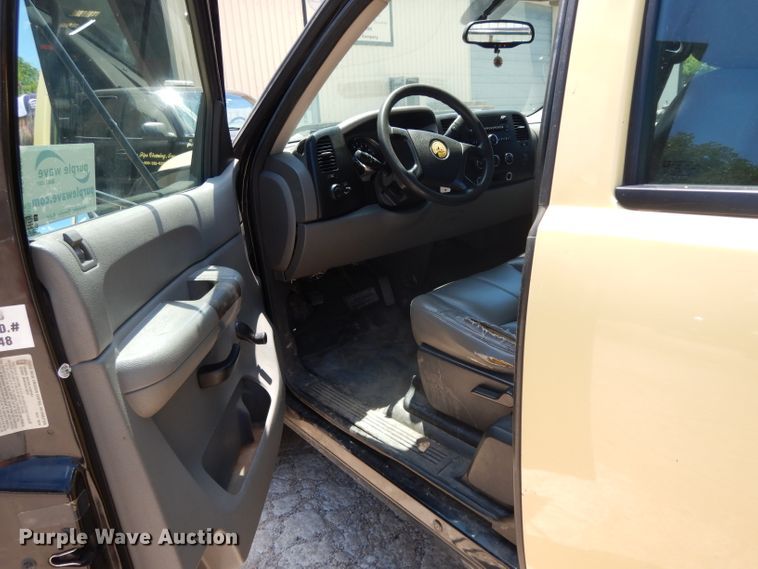 image for item DG6827 2009 Chevrolet Silverado 3500  Ext. Cab flatbed pickup truck