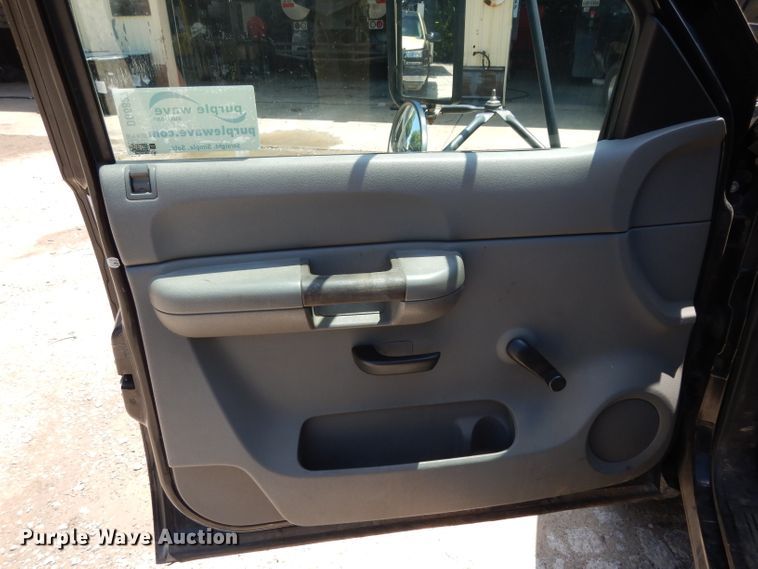 image for item DG6827 2009 Chevrolet Silverado 3500  Ext. Cab flatbed pickup truck