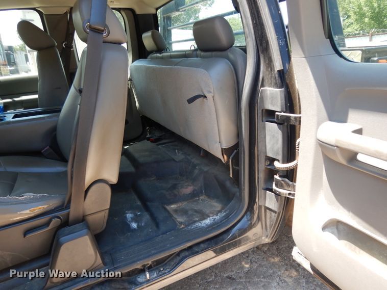 image for item DG6827 2009 Chevrolet Silverado 3500  Ext. Cab flatbed pickup truck