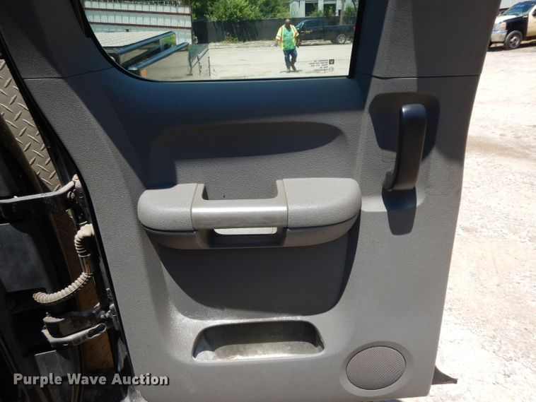 image for item DG6827 2009 Chevrolet Silverado 3500  Ext. Cab flatbed pickup truck