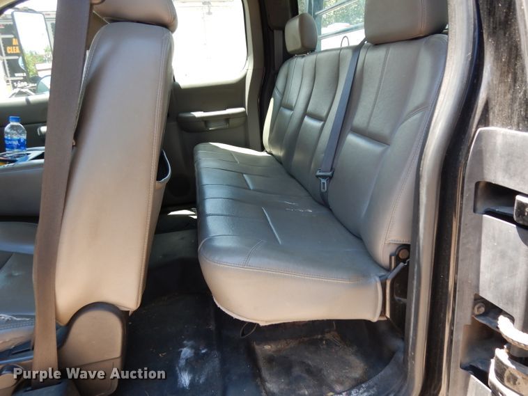 image for item DG6827 2009 Chevrolet Silverado 3500  Ext. Cab flatbed pickup truck