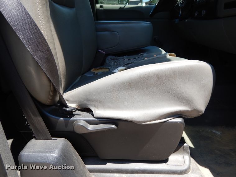 image for item DG6827 2009 Chevrolet Silverado 3500  Ext. Cab flatbed pickup truck