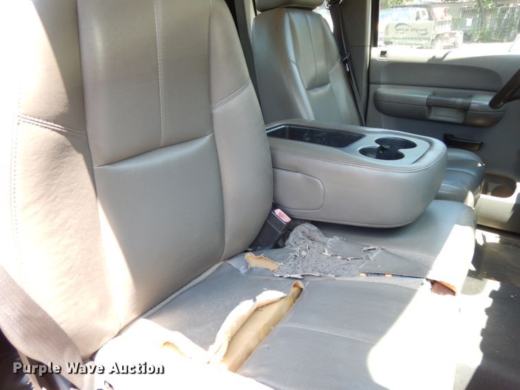 image for item DG6827 2009 Chevrolet Silverado 3500  Ext. Cab flatbed pickup truck