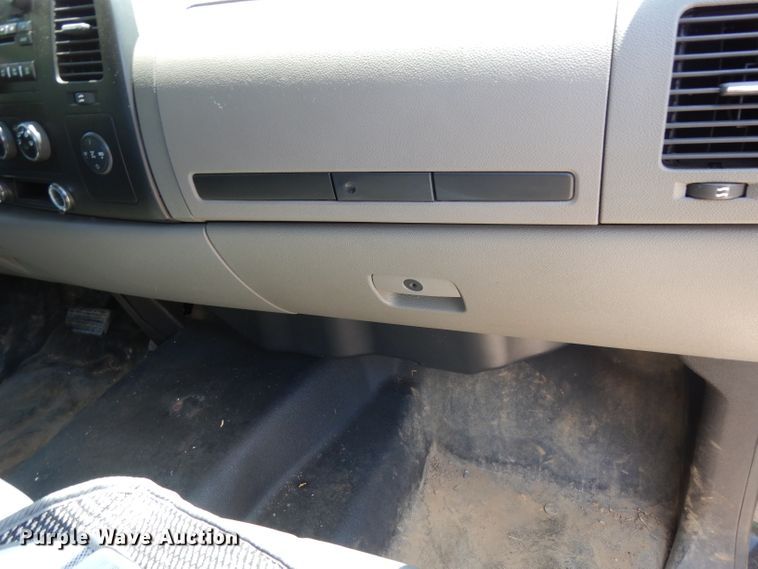 image for item DG6827 2009 Chevrolet Silverado 3500  Ext. Cab flatbed pickup truck