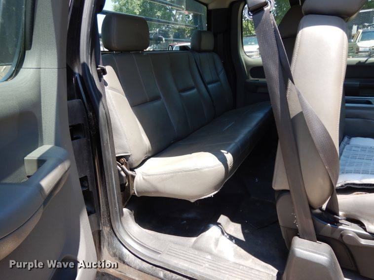 image for item DG6827 2009 Chevrolet Silverado 3500  Ext. Cab flatbed pickup truck