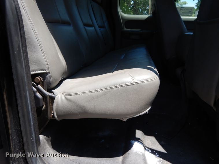 image for item DG6827 2009 Chevrolet Silverado 3500  Ext. Cab flatbed pickup truck