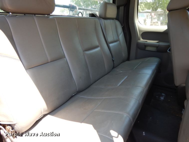 image for item DG6827 2009 Chevrolet Silverado 3500  Ext. Cab flatbed pickup truck