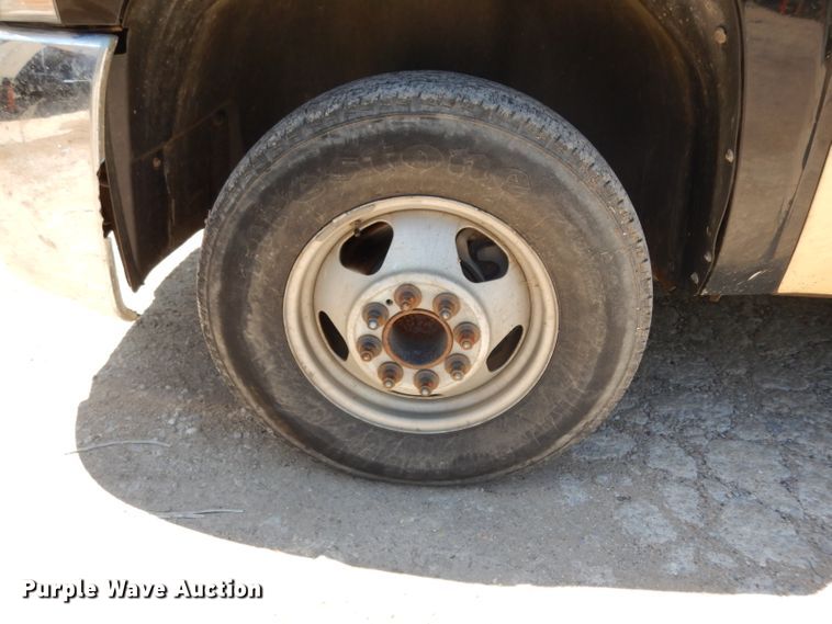 image for item DG6827 2009 Chevrolet Silverado 3500  Ext. Cab flatbed pickup truck