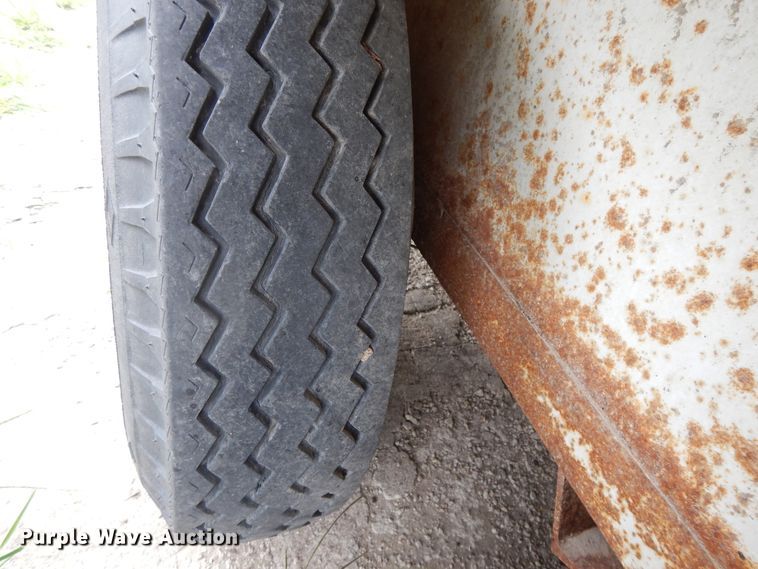 image for item DG7938 2001 WW enclosed cargo trailer