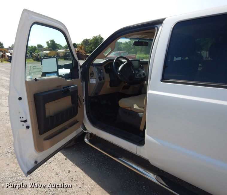 image for item DG7966 2015 Ford F250 Super Duty Lariat  Crew Cab pickup truck