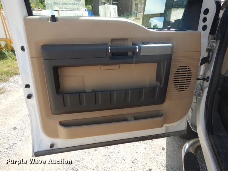 image for item DG7966 2015 Ford F250 Super Duty Lariat  Crew Cab pickup truck