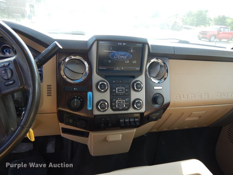 image for item DG7966 2015 Ford F250 Super Duty Lariat  Crew Cab pickup truck