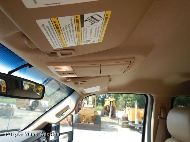 image for item DG7966 2015 Ford F250 Super Duty Lariat  Crew Cab pickup truck