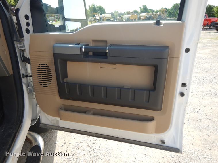 image for item DG7966 2015 Ford F250 Super Duty Lariat  Crew Cab pickup truck