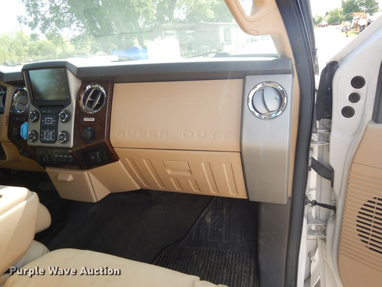 image for item DG7966 2015 Ford F250 Super Duty Lariat  Crew Cab pickup truck