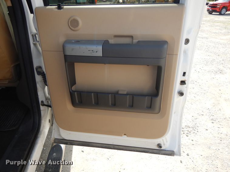 image for item DG7966 2015 Ford F250 Super Duty Lariat  Crew Cab pickup truck