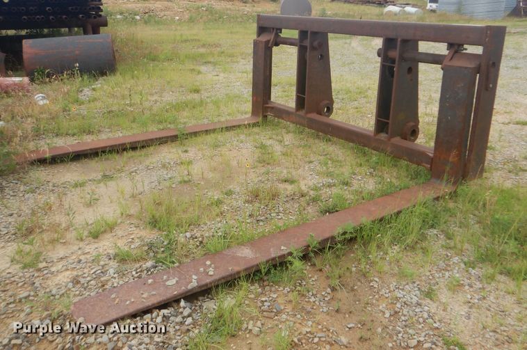 image for item DG8529 (2) sets of pallet forks