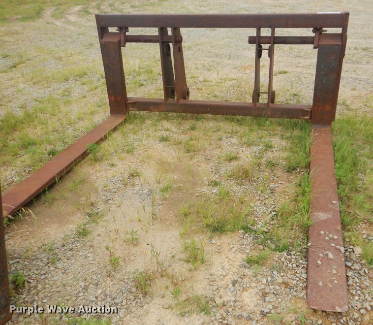 image for item DG8529 (2) sets of pallet forks