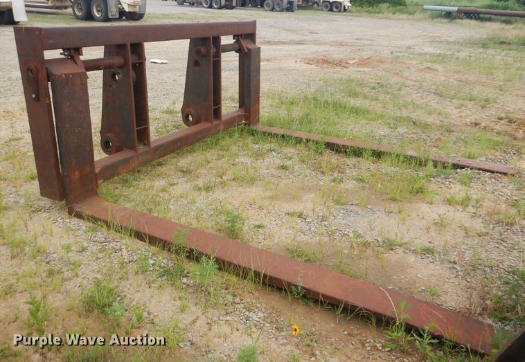 image for item DG8529 (2) sets of pallet forks