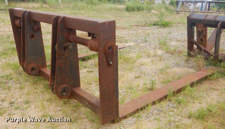 image for item DG8529 (2) sets of pallet forks