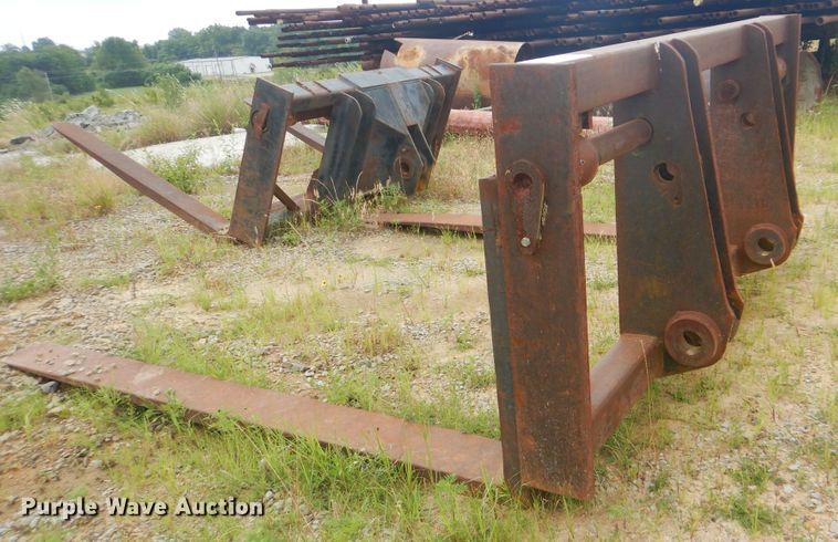 image for item DG8529 (2) sets of pallet forks