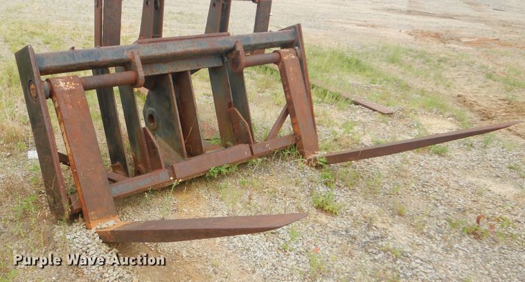image for item DG8529 (2) sets of pallet forks