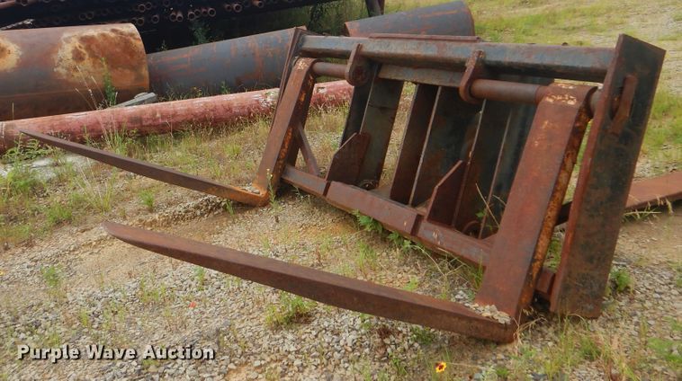 image for item DG8529 (2) sets of pallet forks