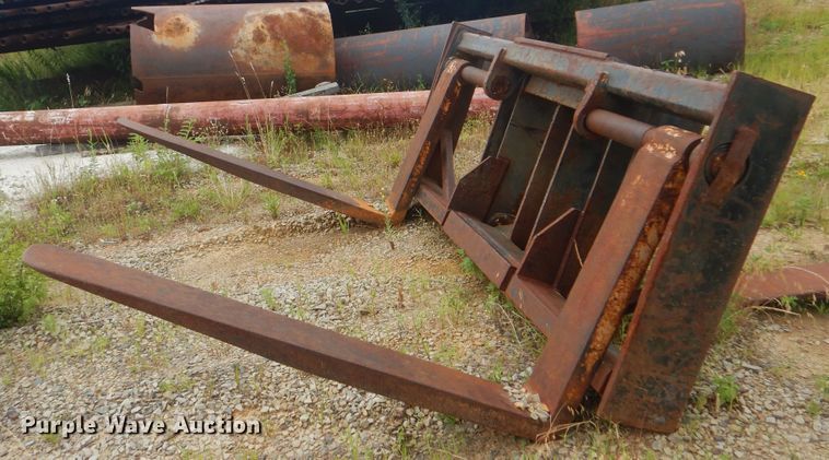 image for item DG8529 (2) sets of pallet forks