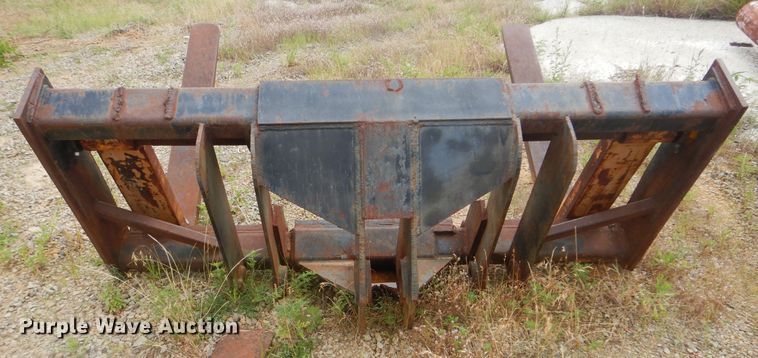image for item DG8529 (2) sets of pallet forks