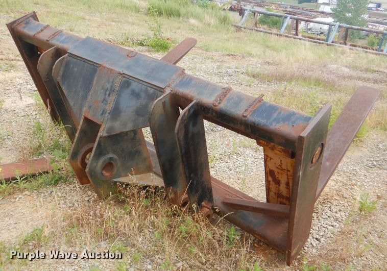 image for item DG8529 (2) sets of pallet forks