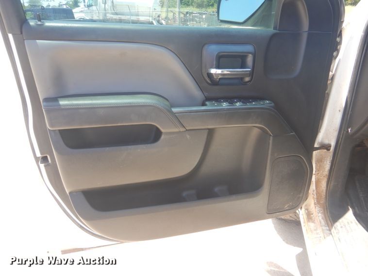 image for item DG8666 2014 Chevrolet Silverado 1500  Crew Cab pickup truck