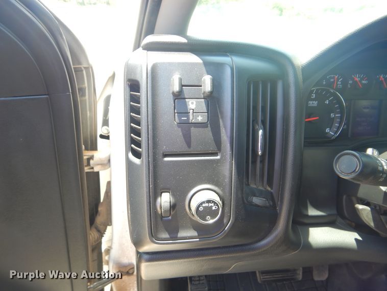 image for item DG8666 2014 Chevrolet Silverado 1500  Crew Cab pickup truck