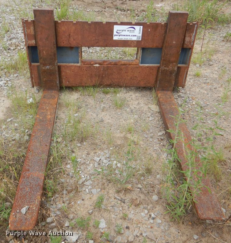 image for item DG8694 Pallet forks