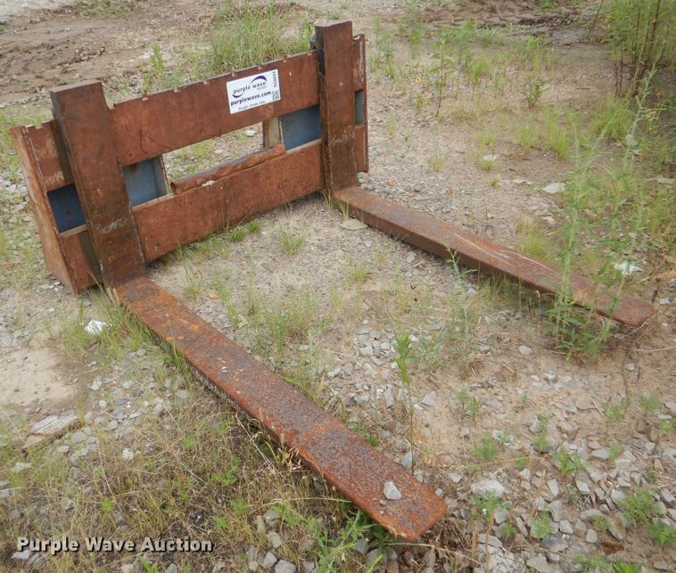 image for item DG8694 Pallet forks