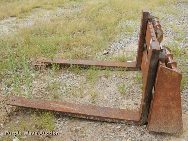 image for item DG8694 Pallet forks