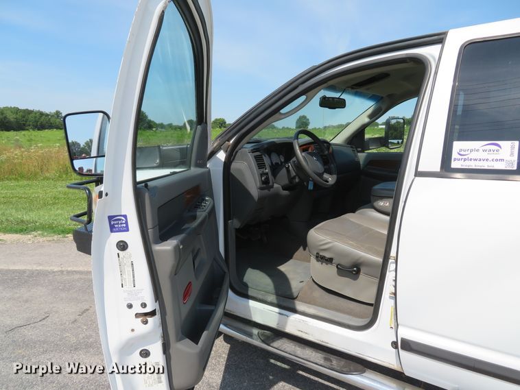 image for item DH1051 2006 Dodge Ram 2500HD  Mega Cab pickup truck