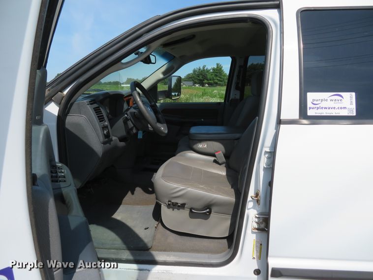 image for item DH1051 2006 Dodge Ram 2500HD  Mega Cab pickup truck