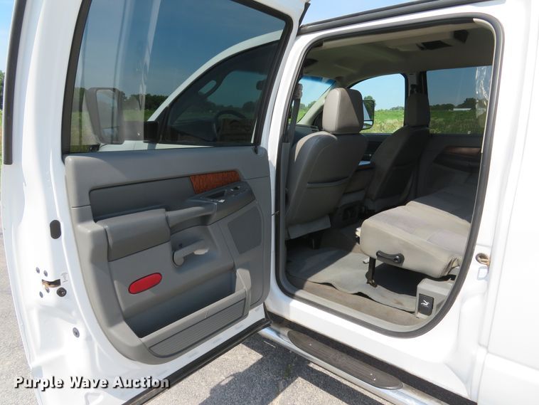 image for item DH1051 2006 Dodge Ram 2500HD  Mega Cab pickup truck