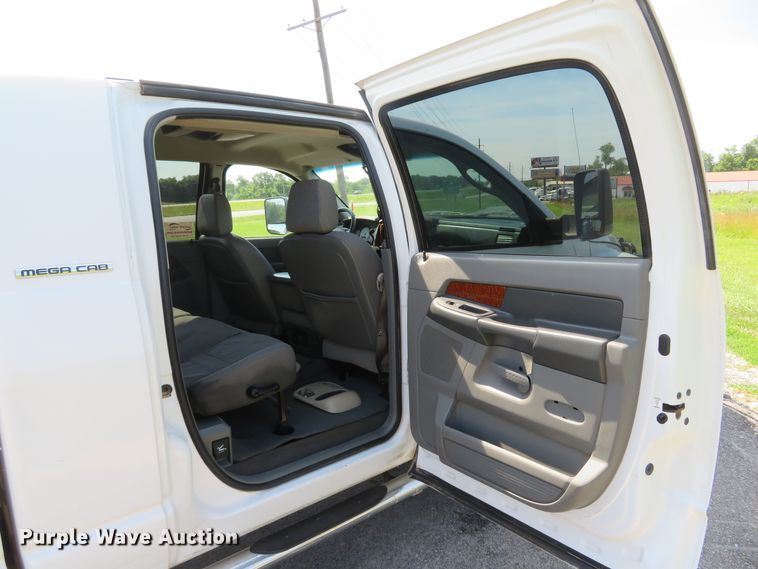 image for item DH1051 2006 Dodge Ram 2500HD  Mega Cab pickup truck