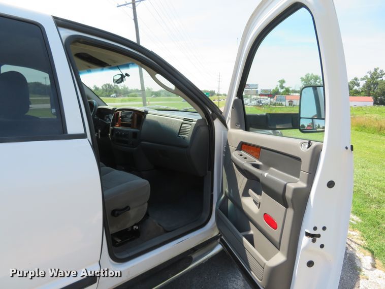 image for item DH1051 2006 Dodge Ram 2500HD  Mega Cab pickup truck