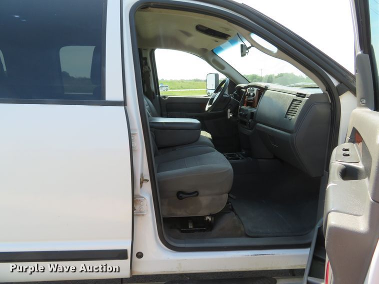 image for item DH1051 2006 Dodge Ram 2500HD  Mega Cab pickup truck