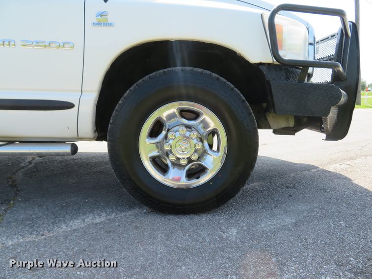 image for item DH1051 2006 Dodge Ram 2500HD  Mega Cab pickup truck