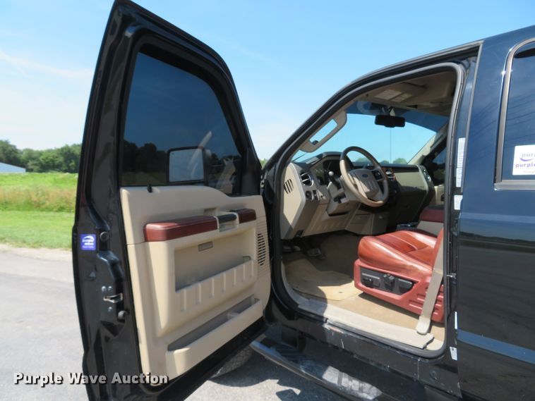 image for item DH1052 2008 Ford F350 Super Duty King Ranch  Crew Cab pickup truck