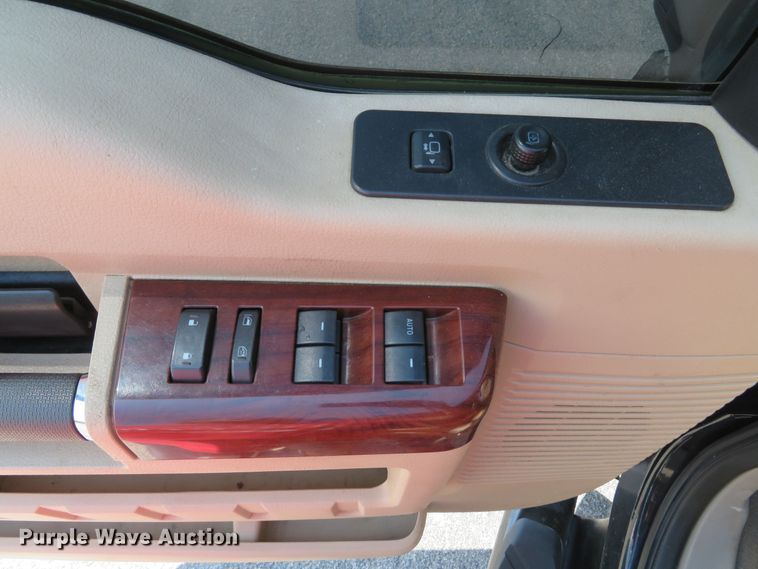 image for item DH1052 2008 Ford F350 Super Duty King Ranch  Crew Cab pickup truck