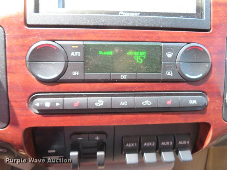 image for item DH1052 2008 Ford F350 Super Duty King Ranch  Crew Cab pickup truck