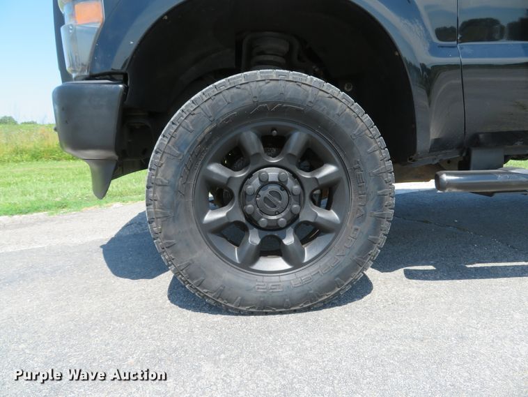 image for item DH1052 2008 Ford F350 Super Duty King Ranch  Crew Cab pickup truck