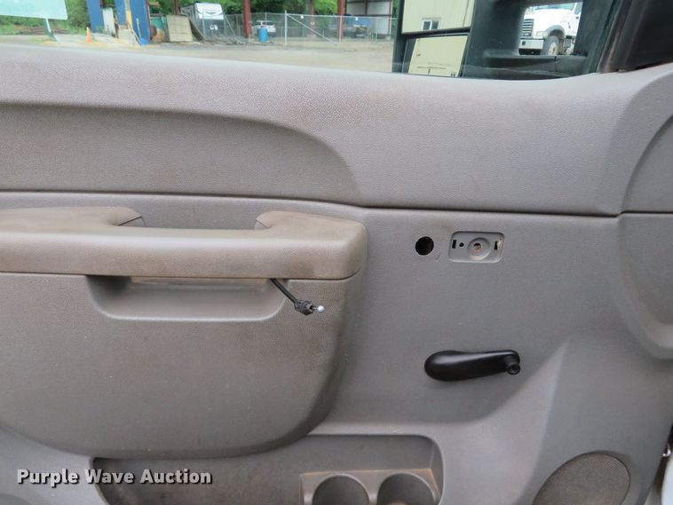 image for item DH1054 2011 GMC Sierra 2500HD  utility bed pickup truck