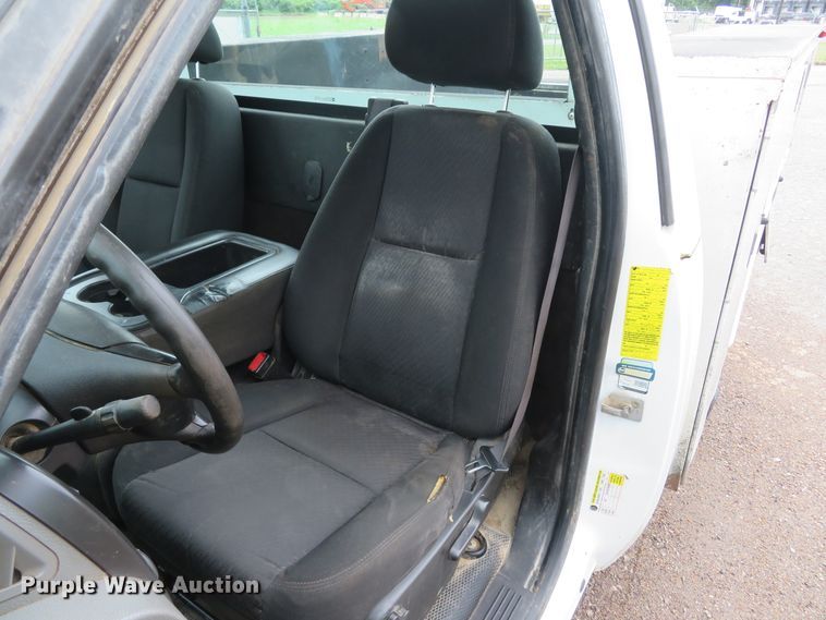 image for item DH1054 2011 GMC Sierra 2500HD  utility bed pickup truck