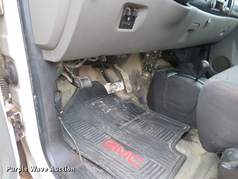 image for item DH1054 2011 GMC Sierra 2500HD  utility bed pickup truck